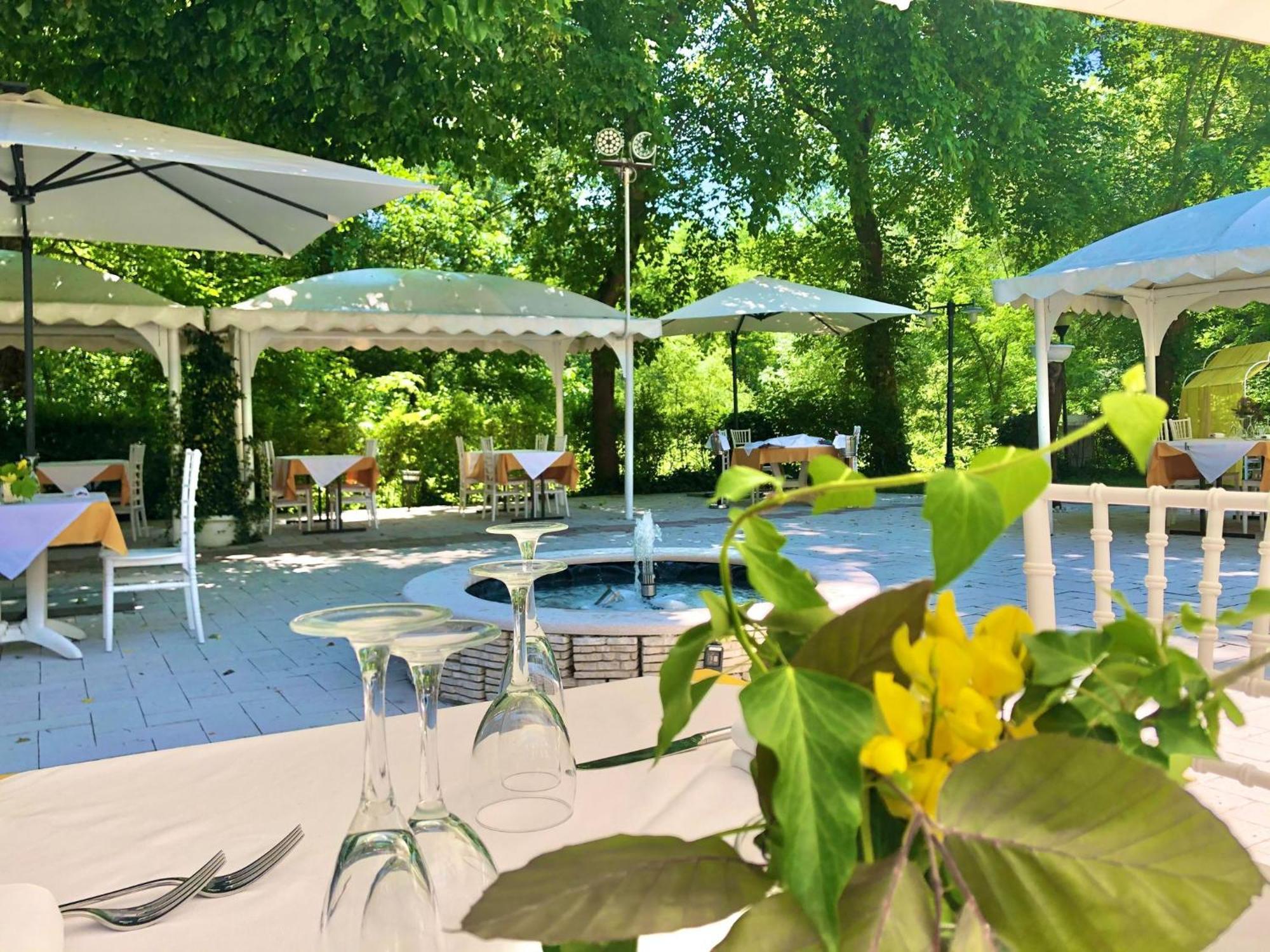 Hotel La Ginestra Acqualagna Exterior foto