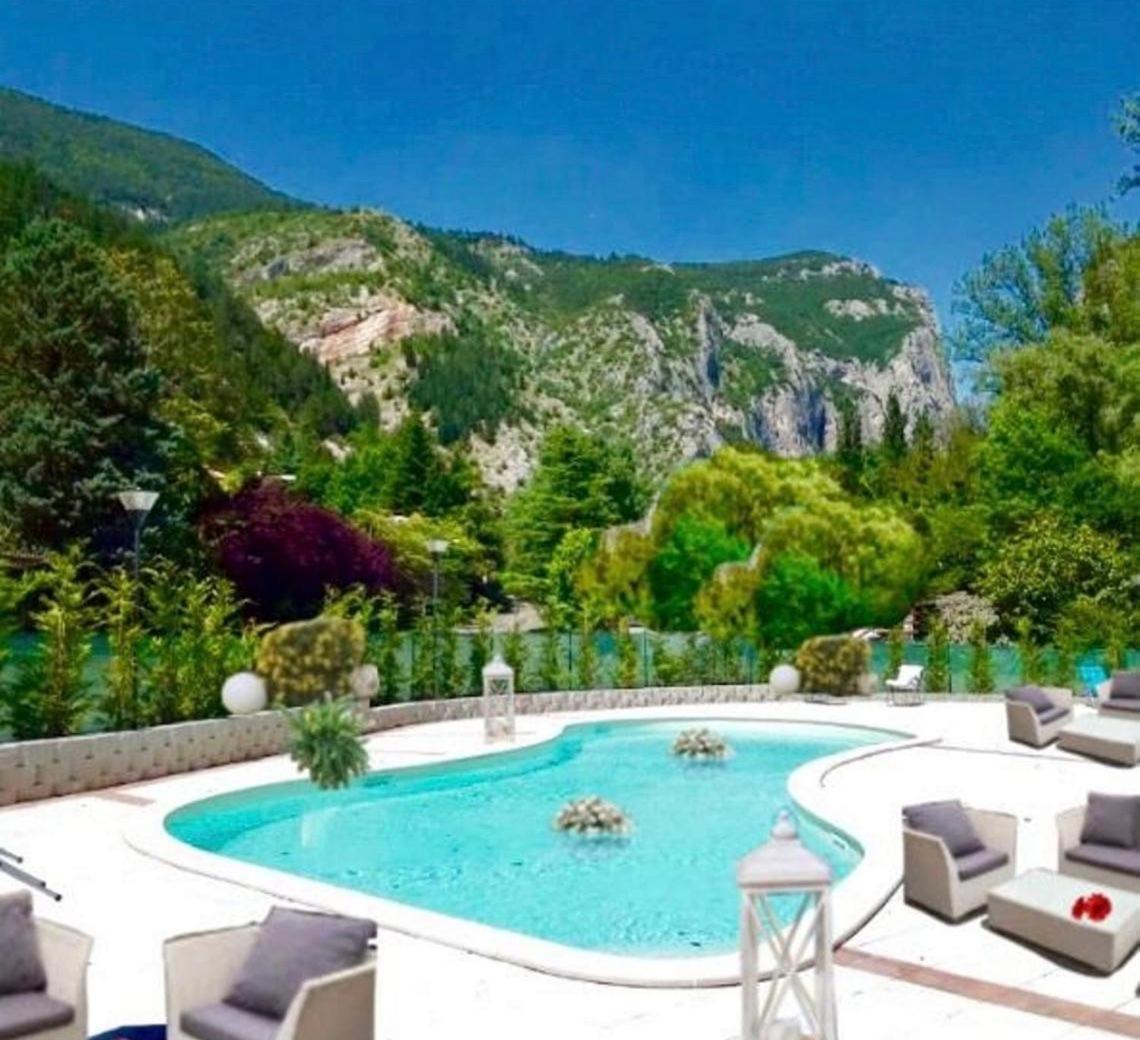 Hotel La Ginestra Acqualagna Exterior foto