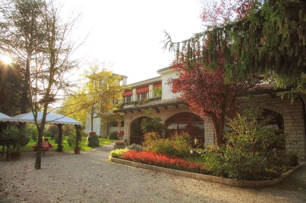 Hotel La Ginestra Acqualagna Exterior foto