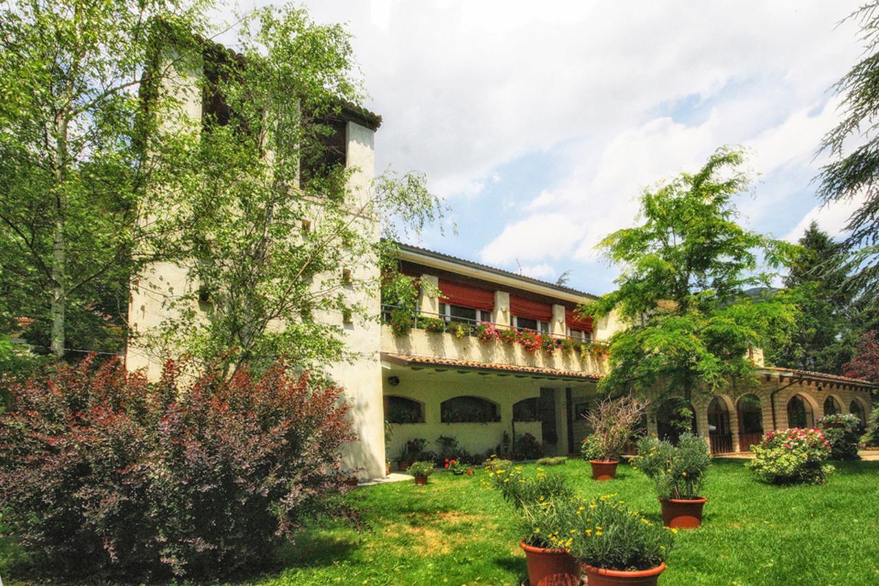 Hotel La Ginestra Acqualagna Exterior foto
