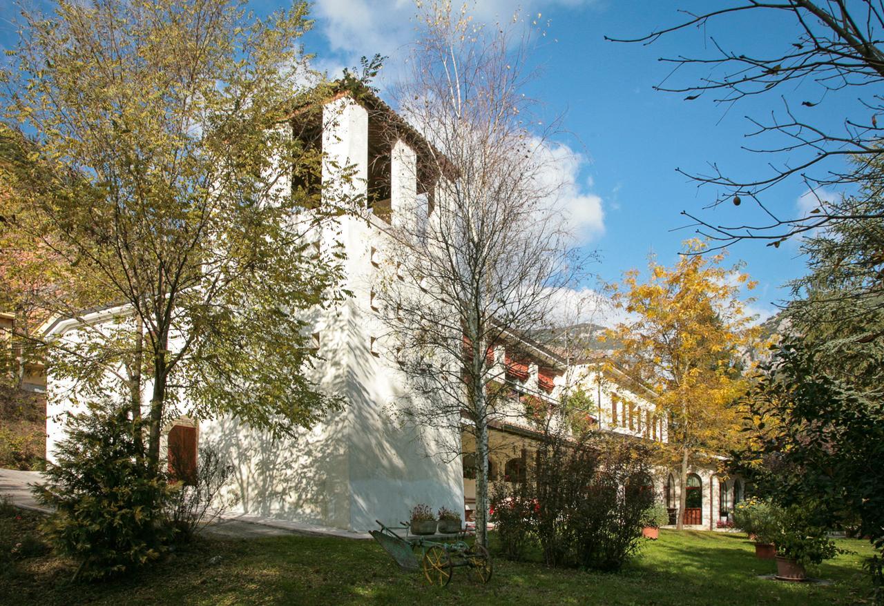Hotel La Ginestra Acqualagna Exterior foto