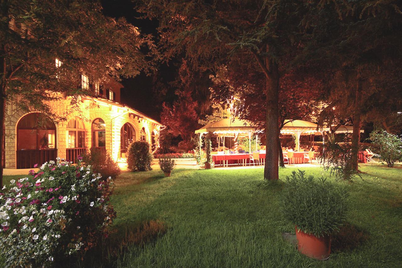 Hotel La Ginestra Acqualagna Exterior foto